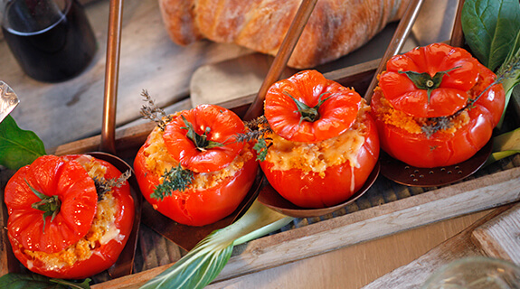 Gefüllte Couscous-Tomaten mit Paprika Aufstrich